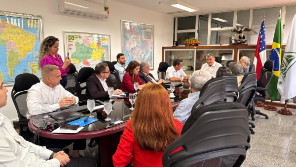 OCB/AM apresenta força do cooperativismo de crédito em reunião na SUFRAMA